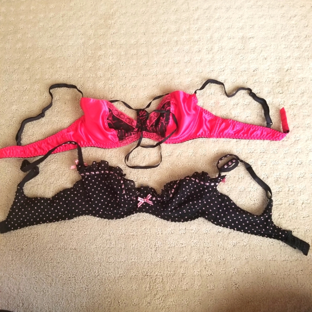 2 lingerie bras